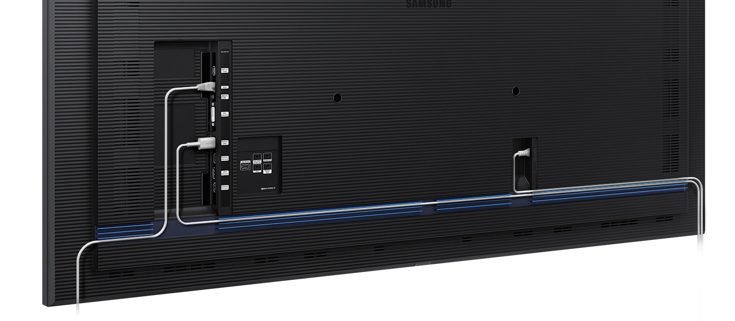 Das Samsung QB98T bietet eine hohe Anschlussvielfalt und eine verbesserte Kabelführung für bündige Wandinstallationen